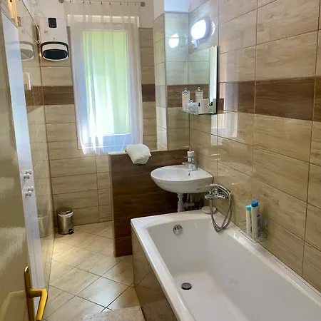 Pataklak Apartman Lägenhet Eger